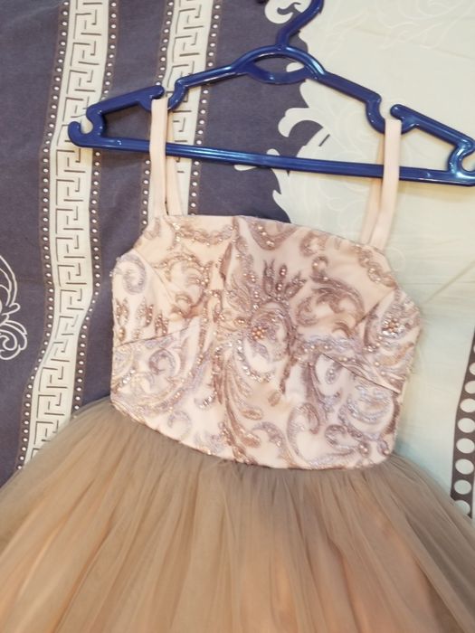 Платье продается вечернее