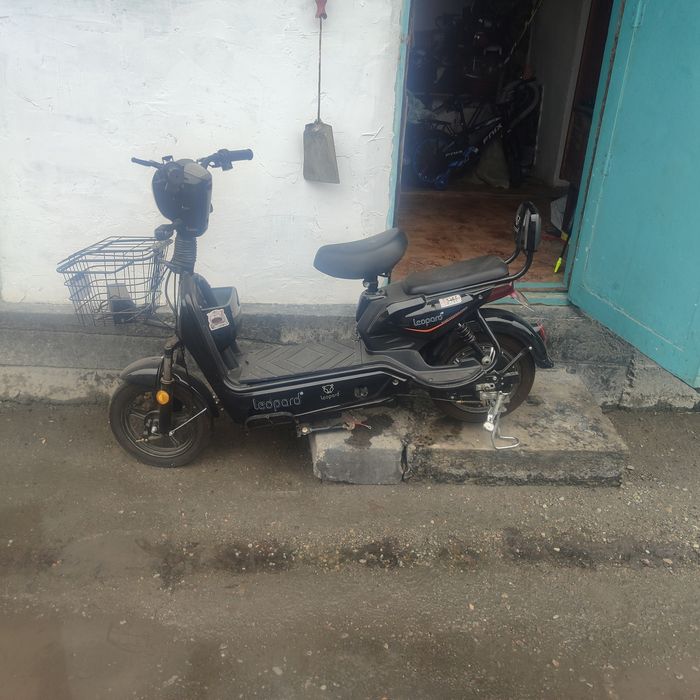 Электромопед -самокатЭлектронный