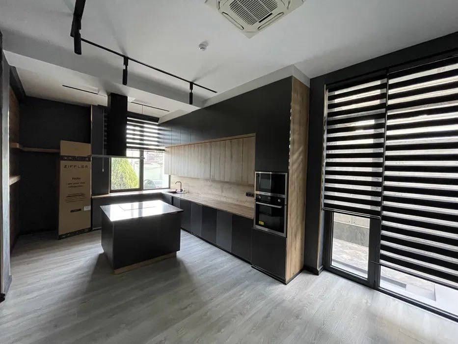 Сдаётся Здание ХайТек 580кв.м ор.Гостиница Россия ул.ШотаРуставели