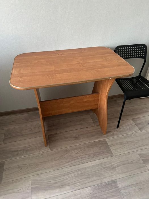 Продам стол, в хорошем состоянии