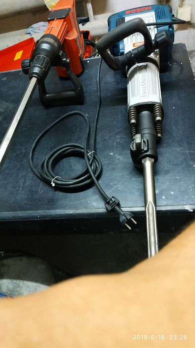 Отбойник срочно сотилади