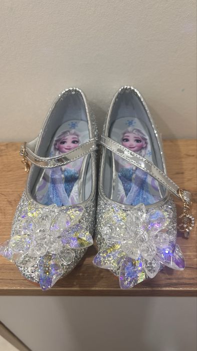 Продам детские туфли