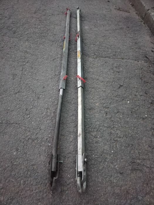 Разглобяем твърд теглич, твърда връзка във формата на квадрат.
Неразли