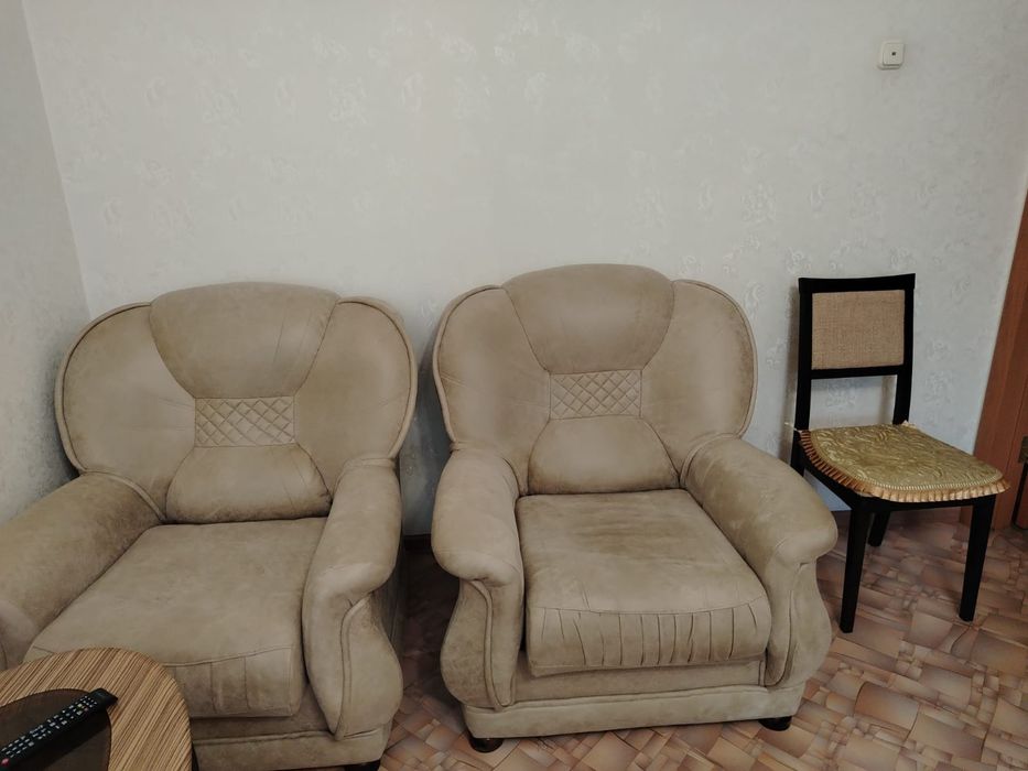 Продам диван два кресла