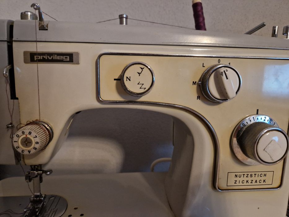 Masina de cusut electrica Privileg