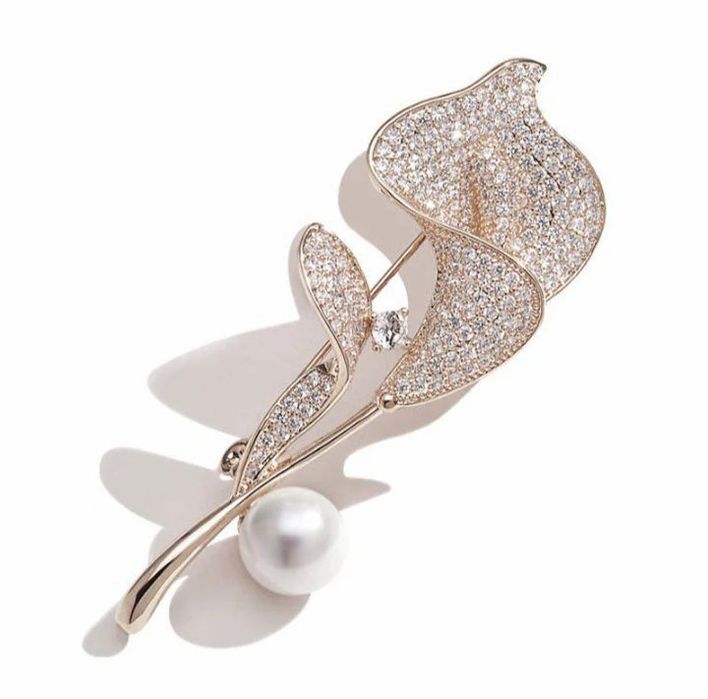 Восемь разных видов брошей 1шт - 50т.