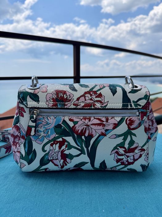 Дамска чанта Guess