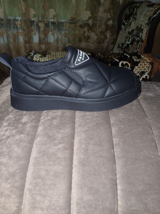 Продам новые кроссовки ( слипоны )