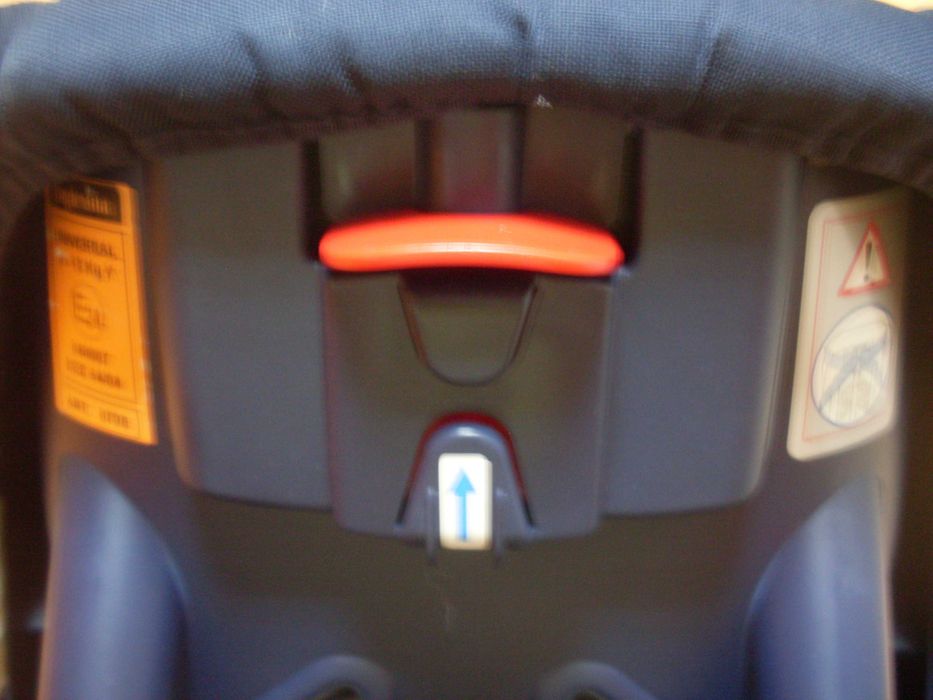 Бебешки стол за автомобил- "чист".