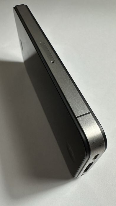Продаю на запчасти, в хорошем состоянии IPhone 4