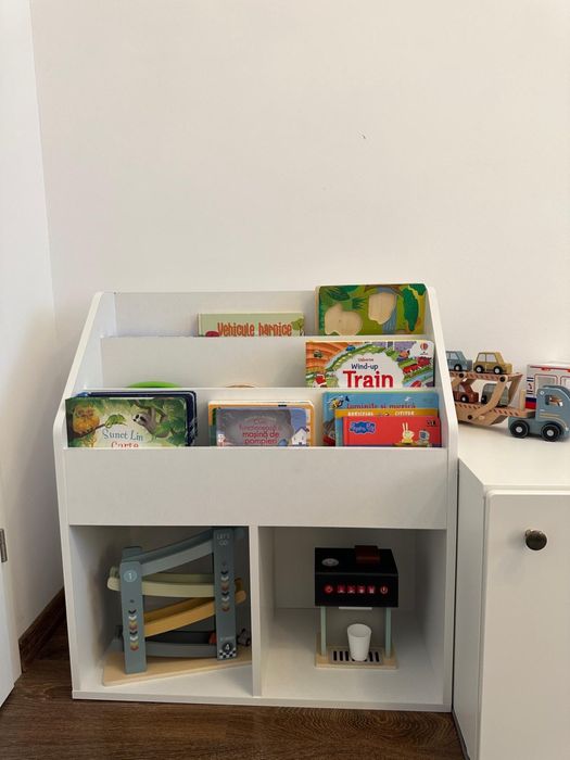 Raft carti  pentru camera copilului