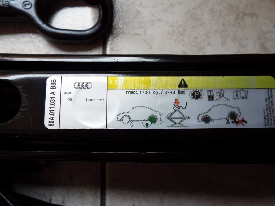 vand trusa cric original audi Q5 model dupa 2016 pret 300ron