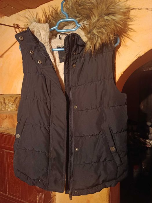 Vesta dama C&A cu gluga blana naturala Nr 34