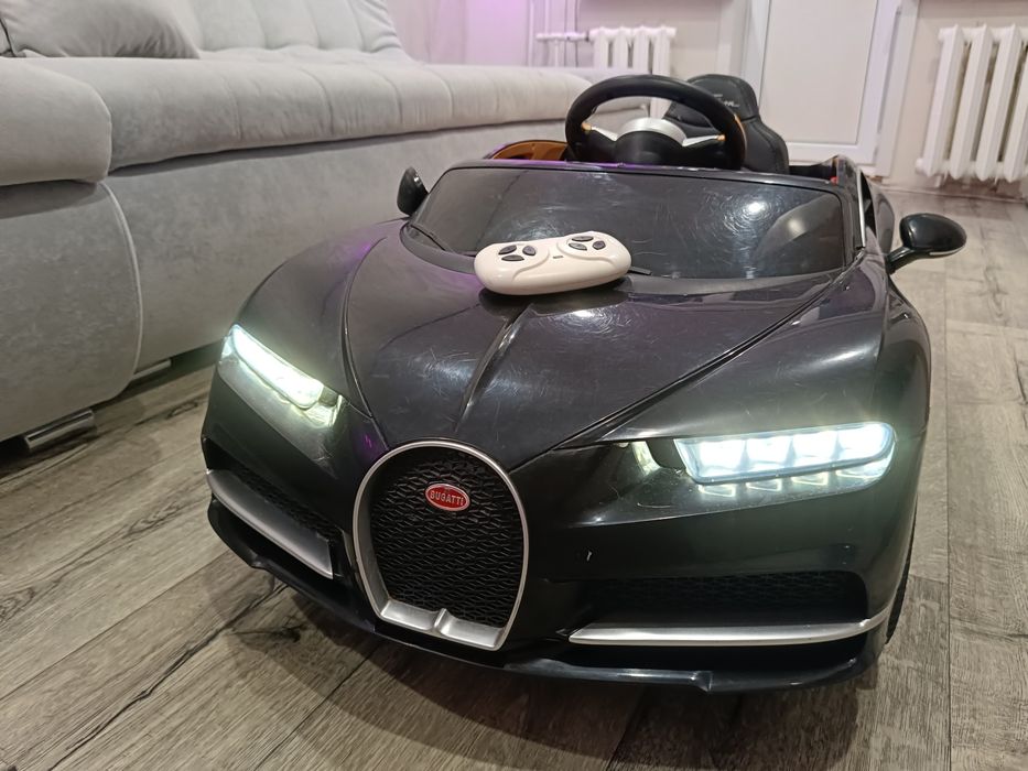 Продам детский электромобиль буггати черон