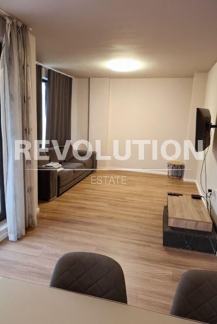 Двустаен апартамент в района на Колхозен пазар!