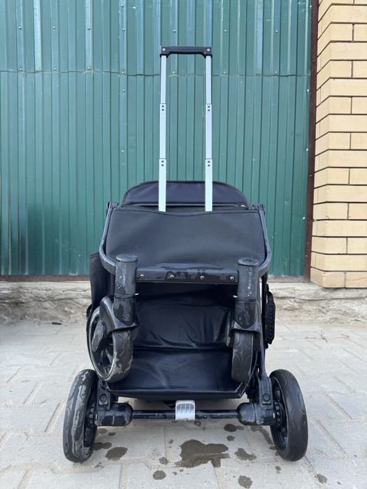 Продам прогулочную коляску.