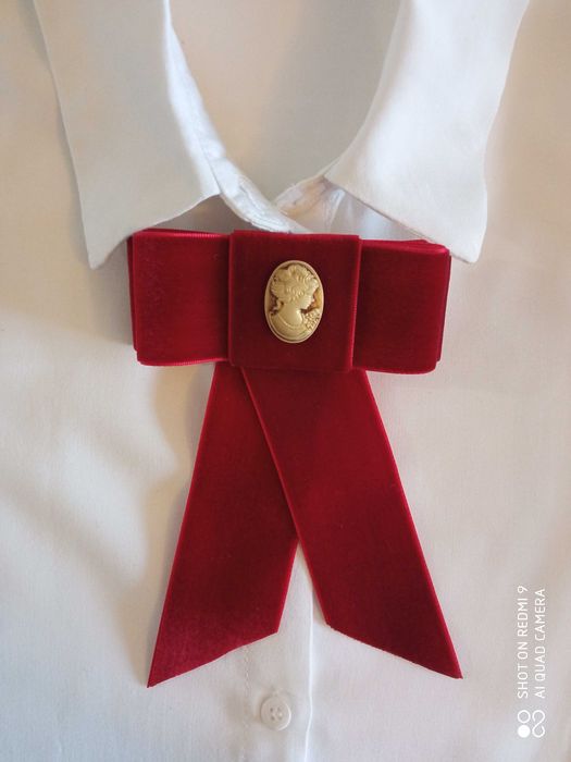 Broșă papion din catifea și dantela