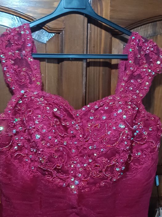 Предлагам дамска Бална рокля нова