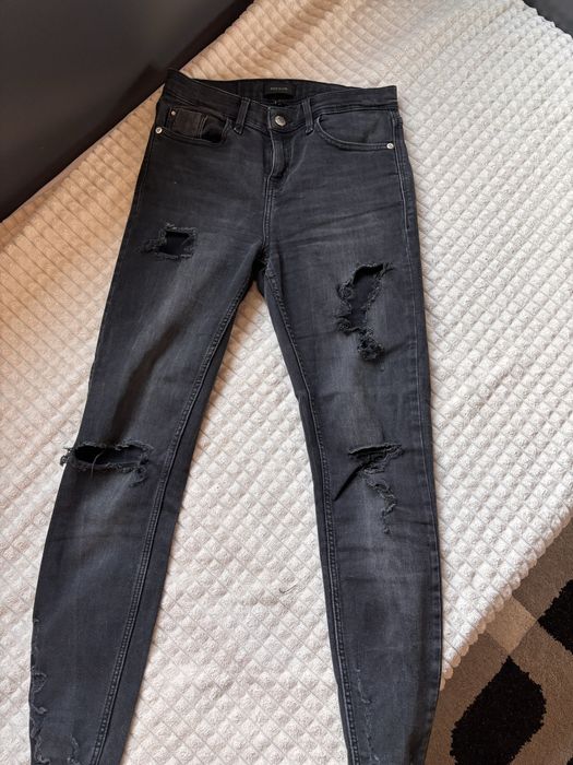 Черни накъсани дънки