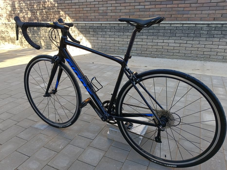 Продам шоссейный велосипед giant