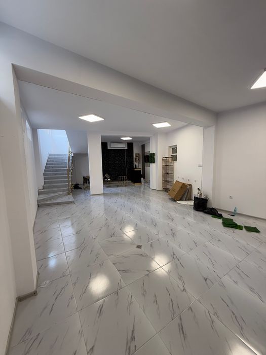 Дава се под наем Магазин в Шумен, Център - 110 кв.м за 408 € - Снимка #1