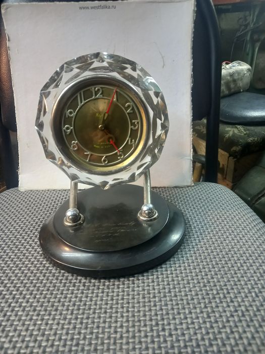 Продам настольные часы