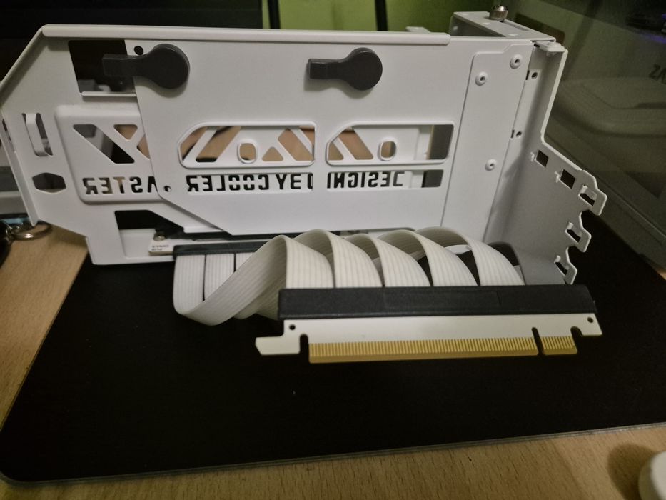 Стойка за вертикален монтаж Cooler Master v3