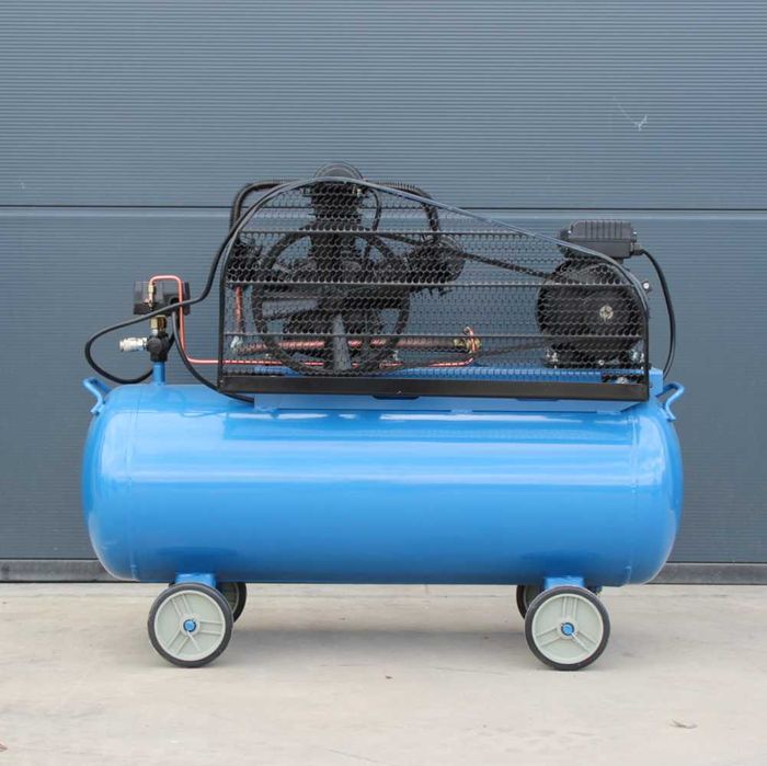 Компресор за въздух Air TACH с обем на съда 100 литра, 12.5 бара