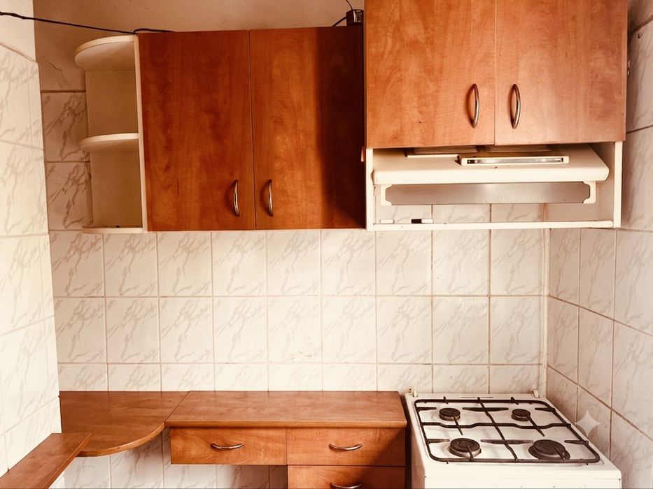 Mobila de bucatarie + hota Zanussi