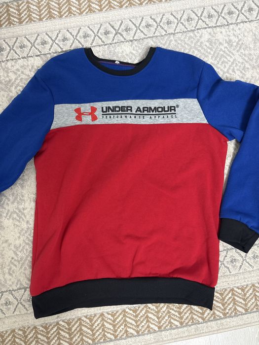 Спортивная кофта UNDER ARMOUR.