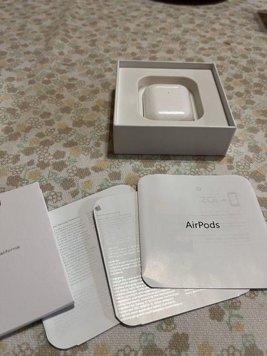 Apple AirPods 2 с Wireless Charging Case-оригинални