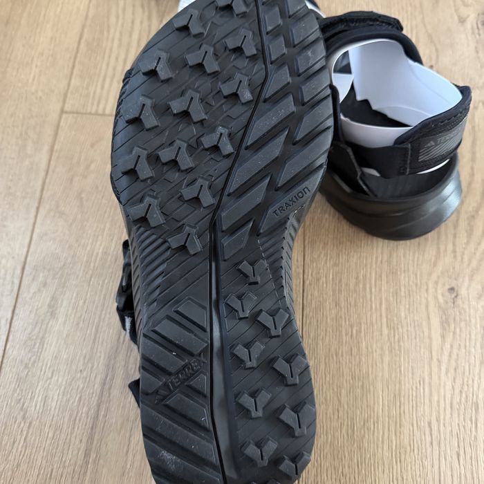 Adidas сандали  39 номер