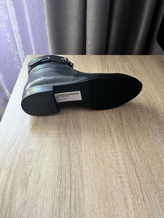 Чисто нови дамски боти