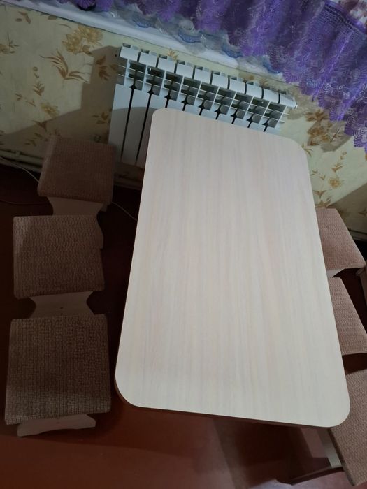 Кухонный стол со стульями