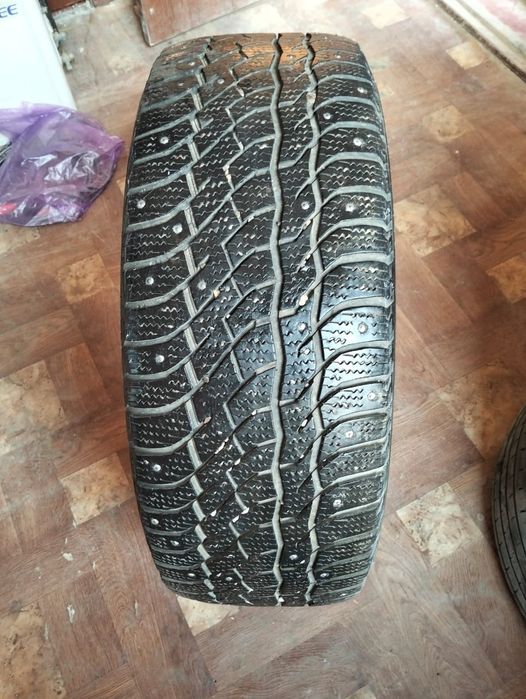 Продам зимние шины (шипы)!