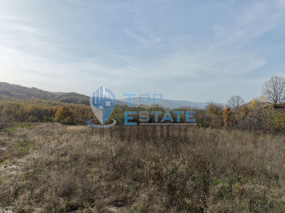 Панорамен парцел в регулация в село Равново, община Златарица