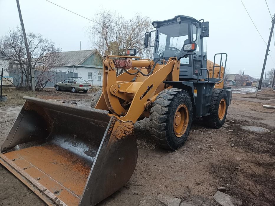 Продам фронтальный погрузчик.