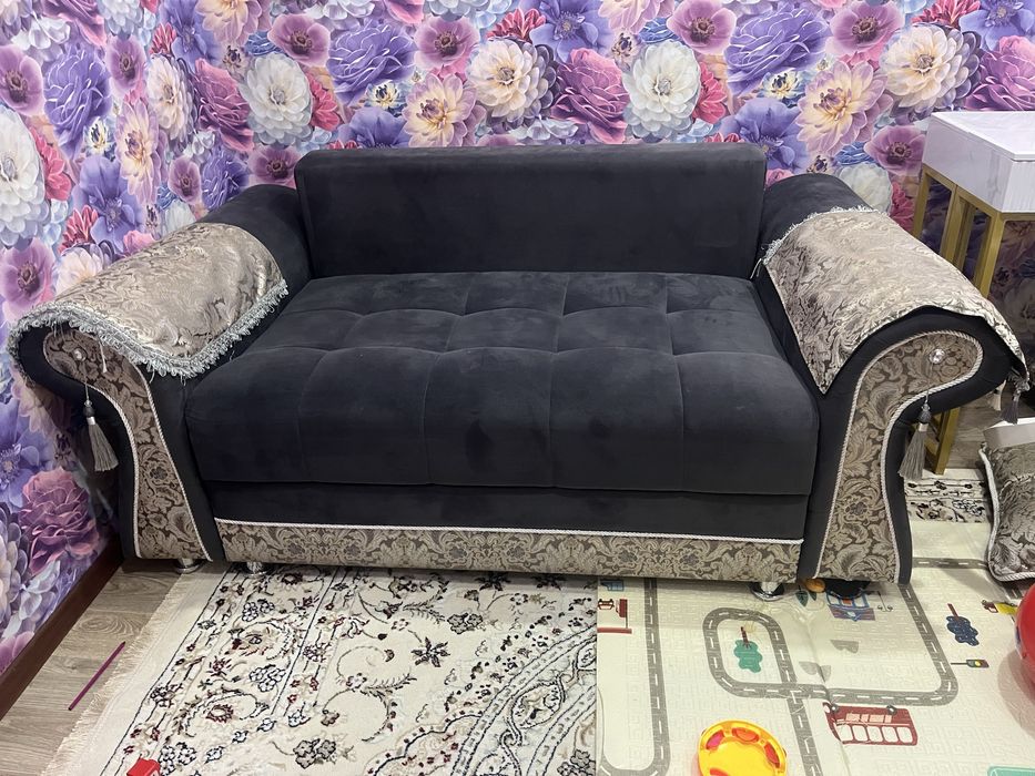 Диван сатылады почти новый