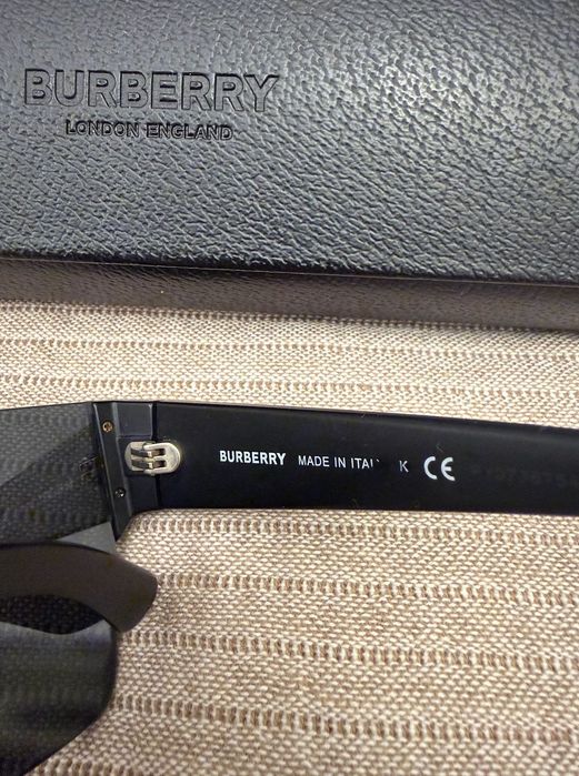 Солнцезащитные очки Burberry