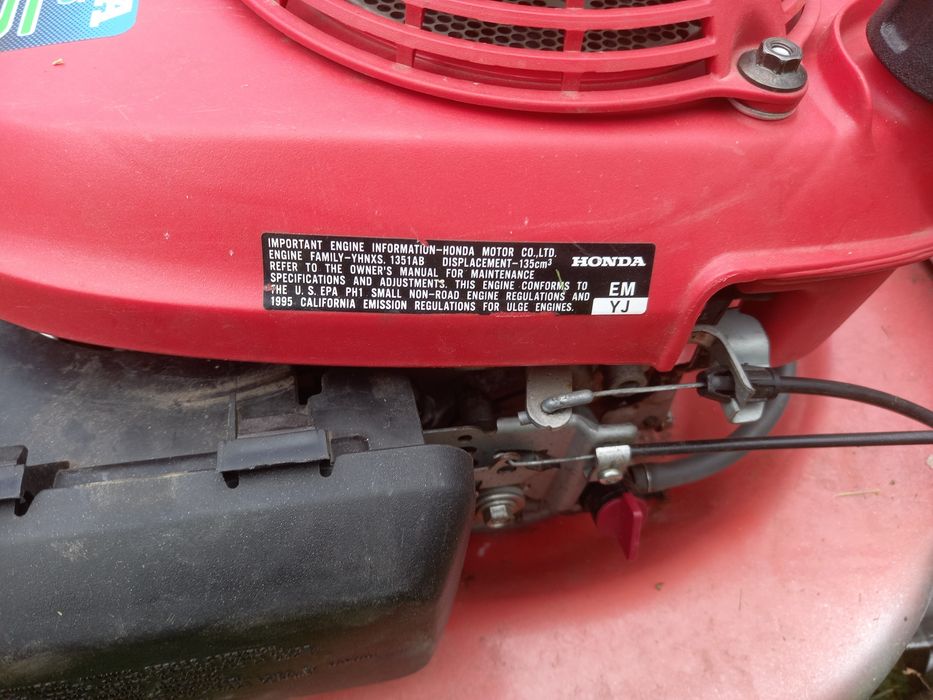 Продавам четиритактова самоходна косачка HONDA 4.5 к.с.