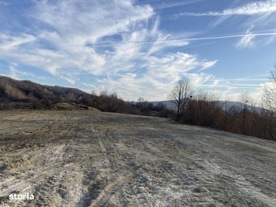 Teren intravilan 1288 mp, acces pietruit, utilități