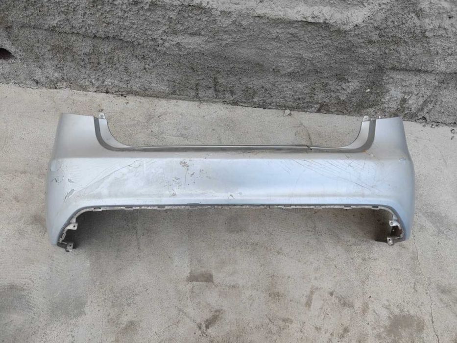 Продаю передний бампер для машины Kio Rio