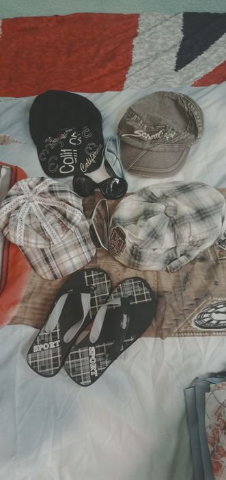 Vand lot haine baieti aprox. 7-10 ani