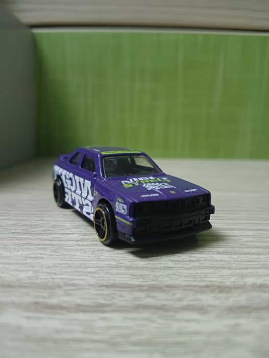 Модельки BMW 1:64 масштаб