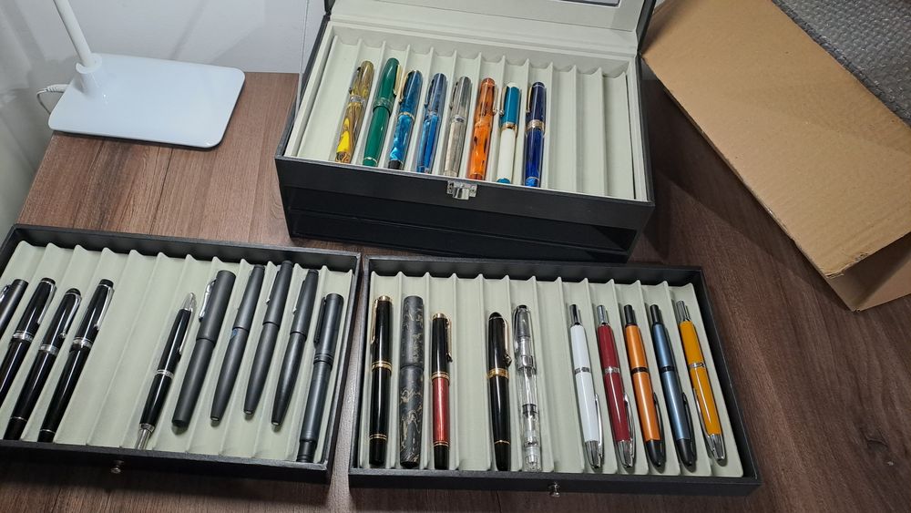 Cutie instrumente scris 36 spatii pentru stilouri pixuri hobby diplay