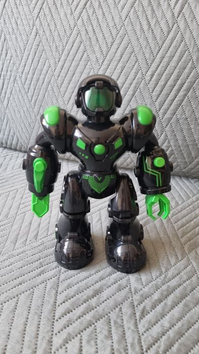 Робот със звук и светлина