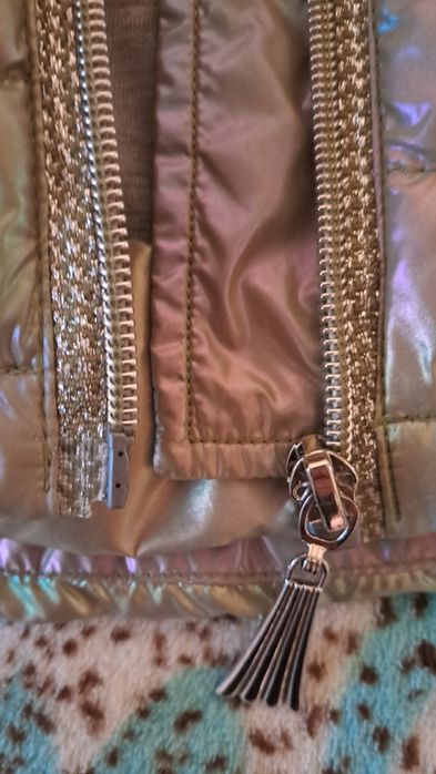 Продаётся курточка на девочку.