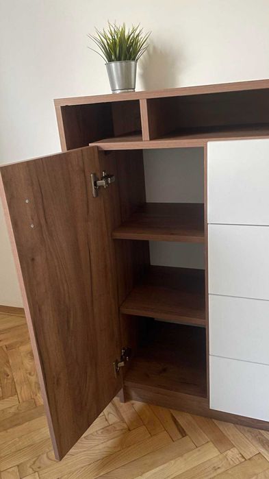 Комплект скрин (комод), тоалетка и 2 нощни шкафчета за спалня