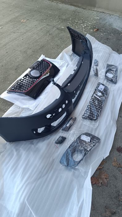 Предна ЧИСТО НОВА GTI броня за голф 5, джета, кади, голф плюс, сеат