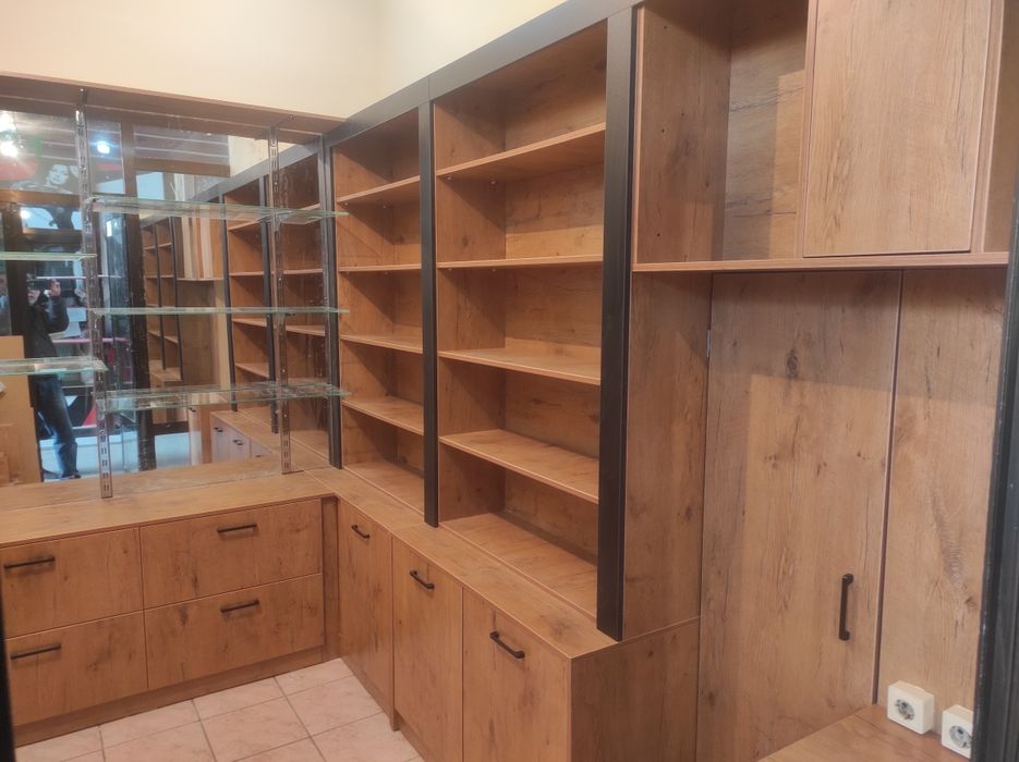 Стеллажи ветрины